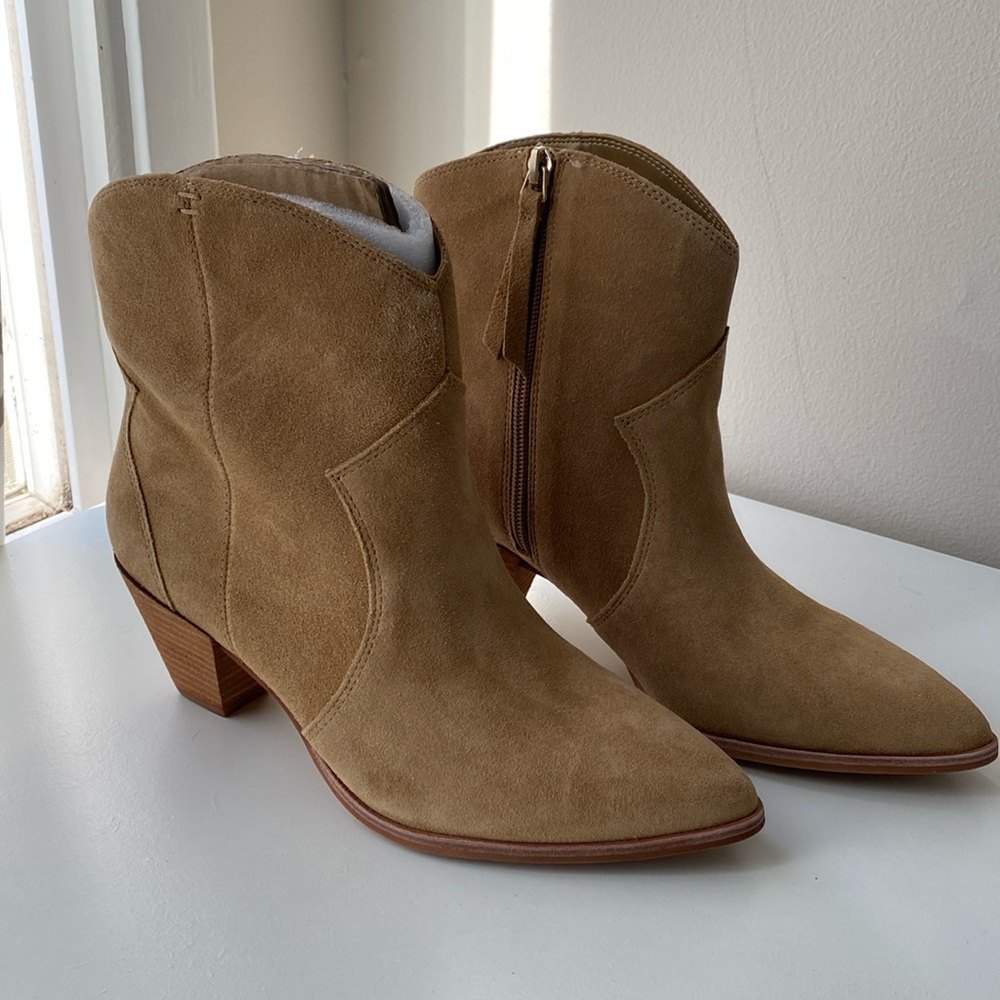 NWT Vince Camuto western suede boots